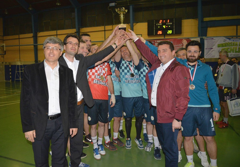 Bozüyük Belediyesi Kurumlar Arası Voleybol Turnuvası’nda Şampiyon Bozüyük Belediyesi