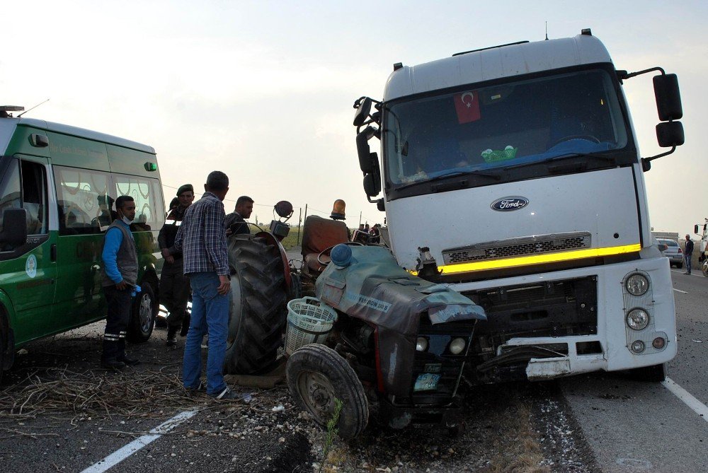 Manisa’da Traktör İle Tanker Çarpıştı: 1 Ölü