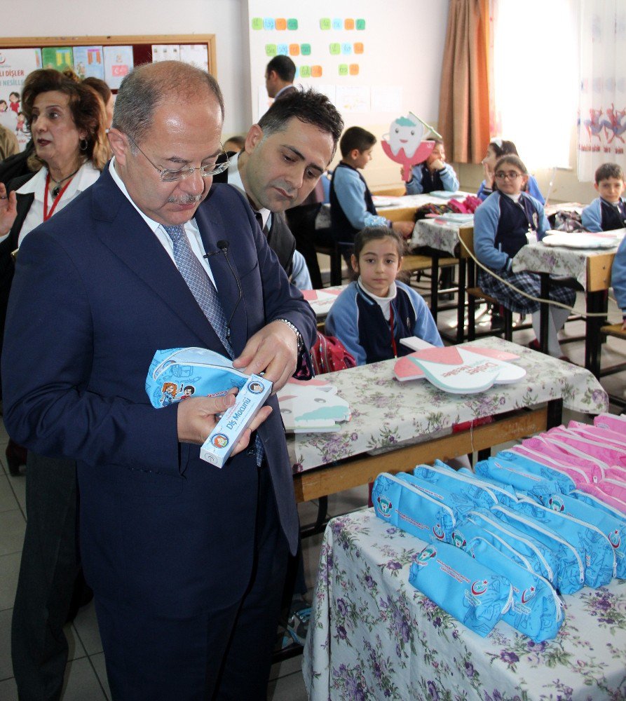 Bakan Akdağ: "Kimyasal Saldırılardan Sonra Ciddi Bir Temizleme Yapmak Gerekiyor"