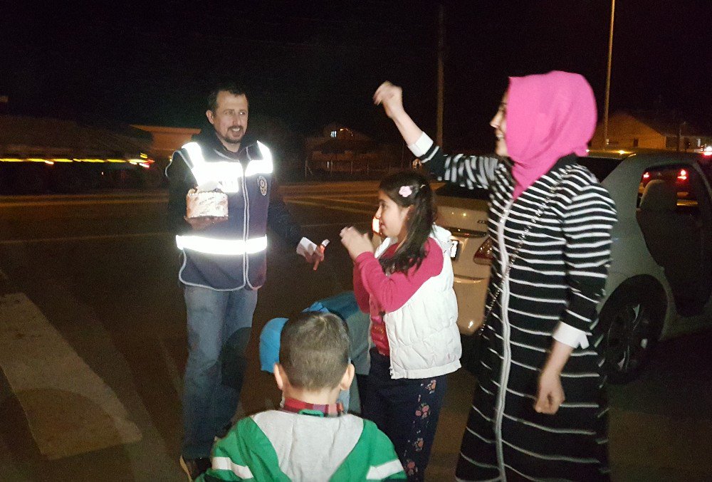 Uygulamada Polise Ailesinden Sürpriz Doğum Günü