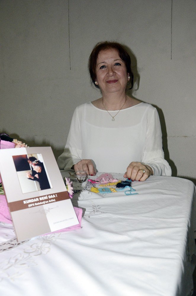 Annesinin Hastalık Dönemini Kitap Haline Getirdi