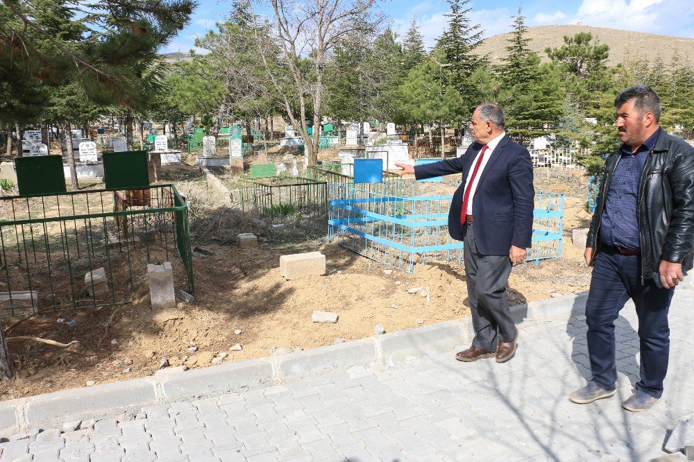 Yahyalı Mezarlıklarında Çevre Düzenlemesi Başladı