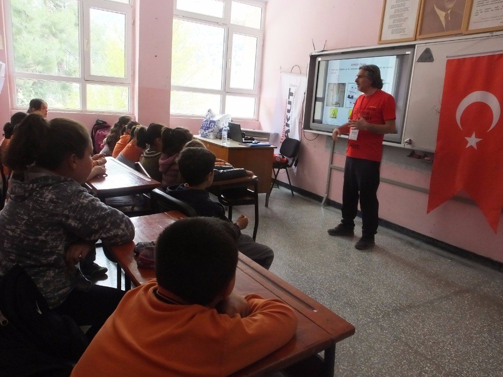 Akut Gönüllüleri Öğrencilerle ‘Bir Gün’ Geçirdi