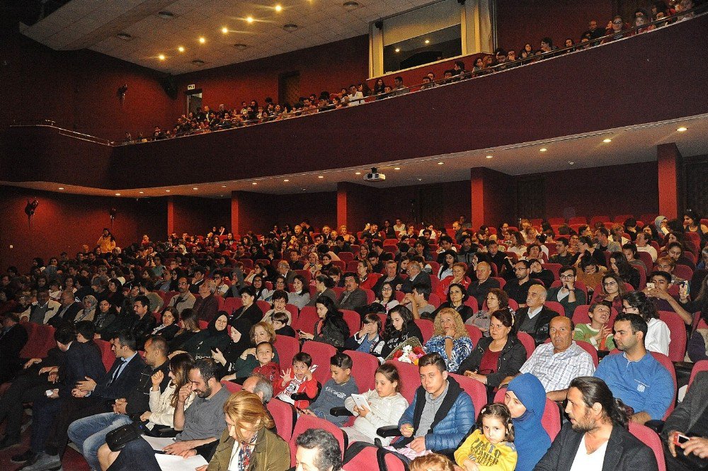 Aydınlı Sanatseverler ‘Artiz Mektebi’ Oyunuyla Buluştu