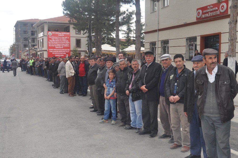 Bakanla Tokalaşmak İçin Uzun Kuyruk Oluşturdular