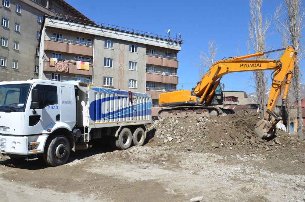 Yüksekova’da Yıkım Çalışması