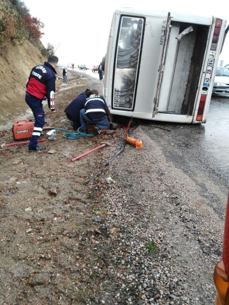 Simav’da Yolcu Midibüsü Devrildi: 1 Ölü 9 Yaralı