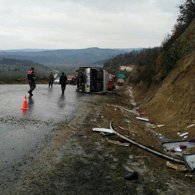 Simav’da Yolcu Midibüsü Devrildi: 1 Ölü 9 Yaralı