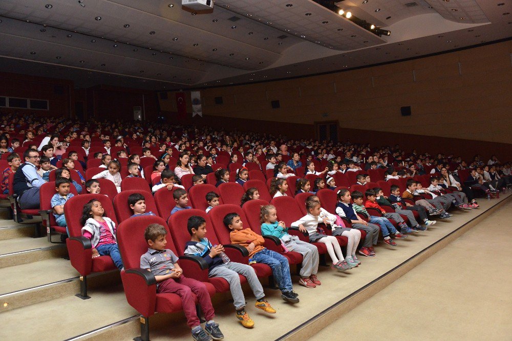 Mersin’de Öğrenciler Tiyatro İle Buluştu