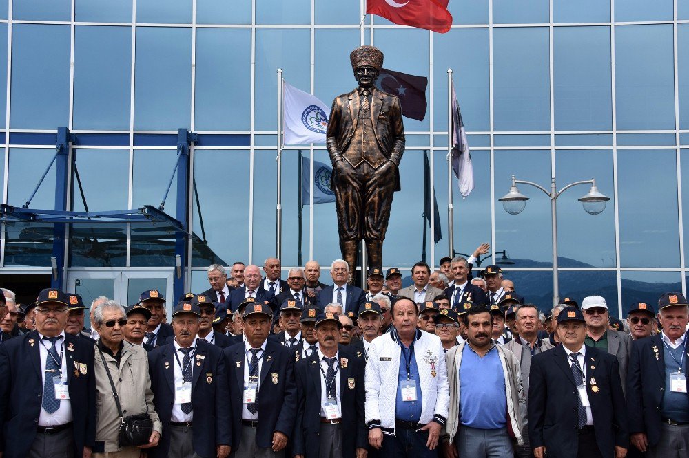 Büyükşehir Kıbrıs Gazileri’ni Yavru Vatan’a Gönderdi