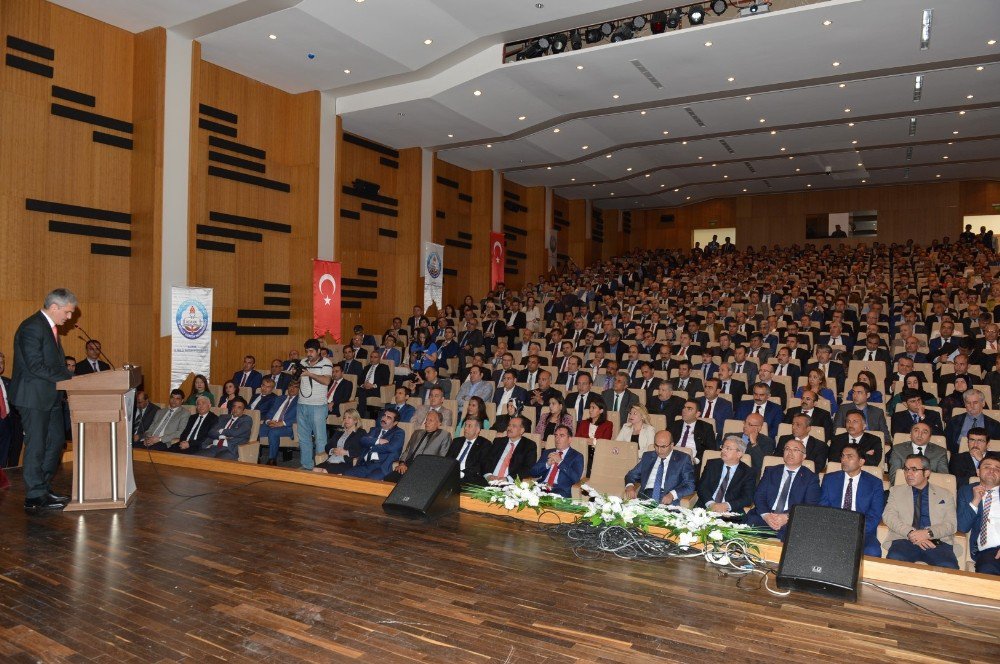 Odak Projesinde Başarılı Olan Okullara Kalite Beratı Ve Başarı Belgesi Verildi