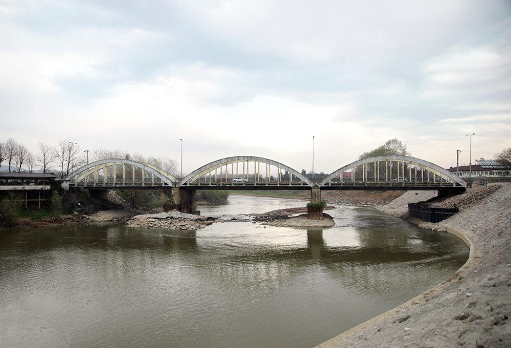 Sakarya Nehri Yatağında Genişletme Çalışmaları Devam Ediyor