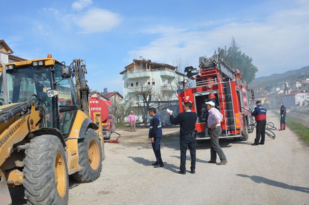 Niksar’da Depo Yangını