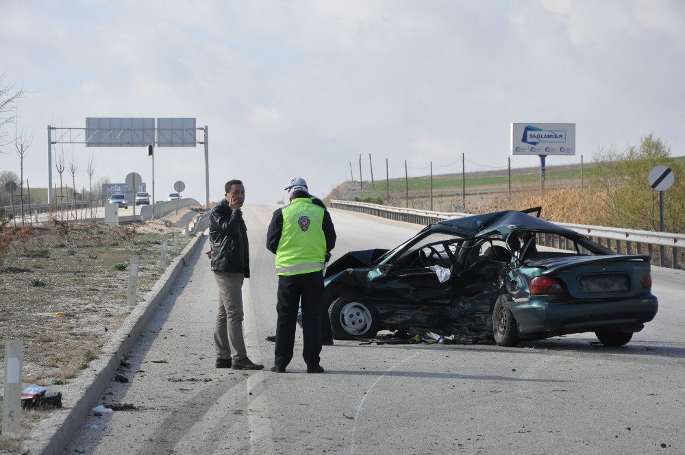 Afyonkarahisar’da Trafik Kazası, Biri Ağır 2 Yaralı