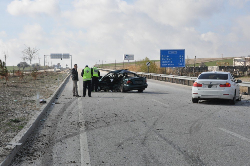 Afyonkarahisar’da Trafik Kazası, Biri Ağır 2 Yaralı