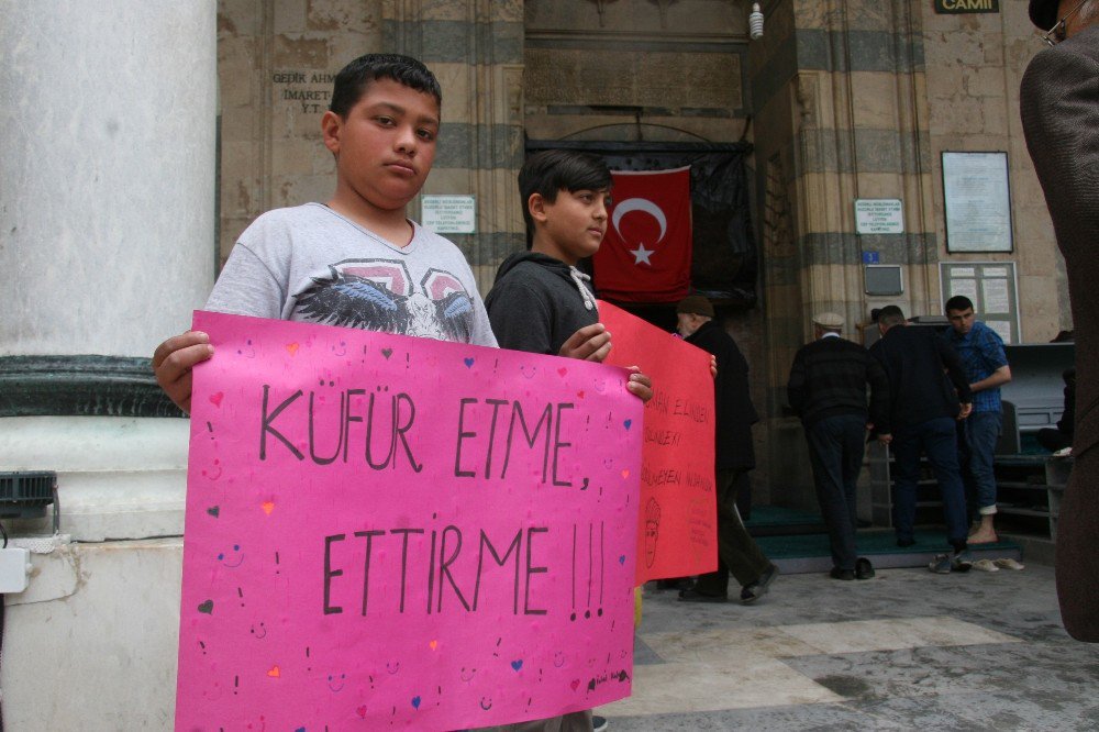 Afyonkarahisar Beyazıt İlköğretim Okulu Öğrencilerinden ’Ağızlar Kirlenmesin’ Projesi