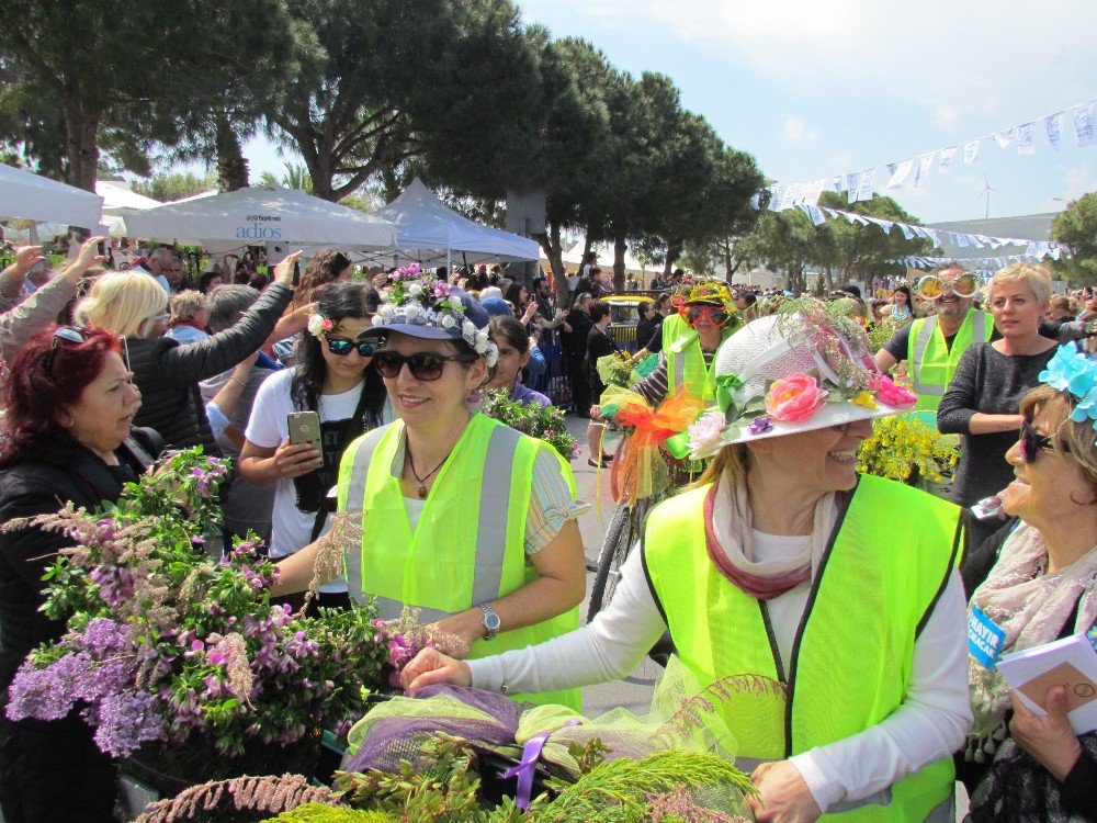 Alaçatı Ot Festivali’nde Karnaval Havası