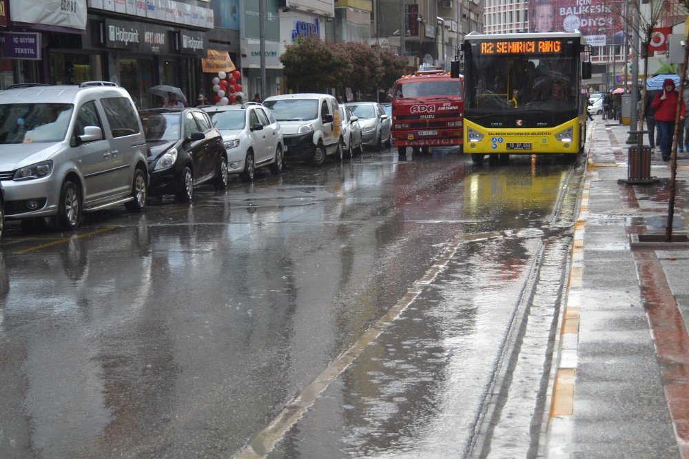 Balıkesir’de Sağanak Yağış