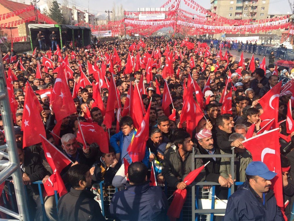 Yüksekova’da Başbakan Yıldırım Coşkusu