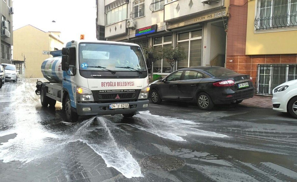 Beyoğlu’nda Bahar Temizliği