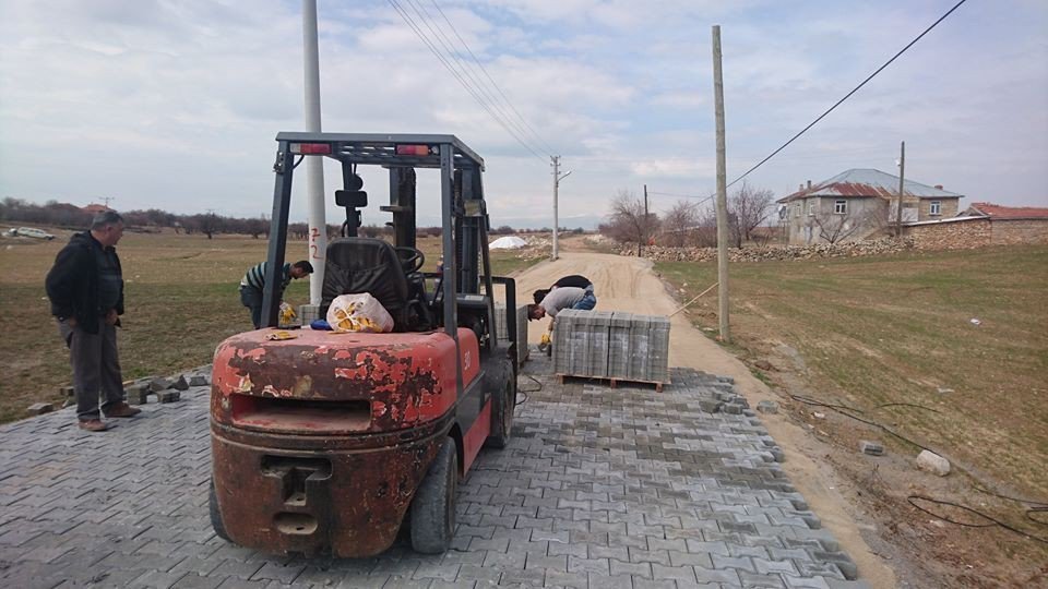 Beyşehir’de Kilitli Parke Taşı Döşeme Çalışmaları Sürüyor