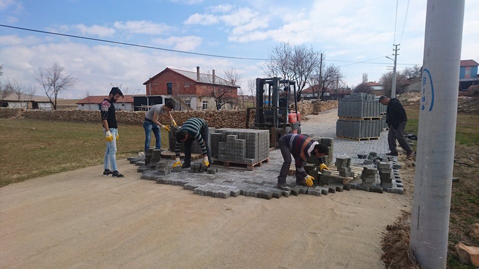 Beyşehir’de Kilitli Parke Taşı Döşeme Çalışmaları Sürüyor