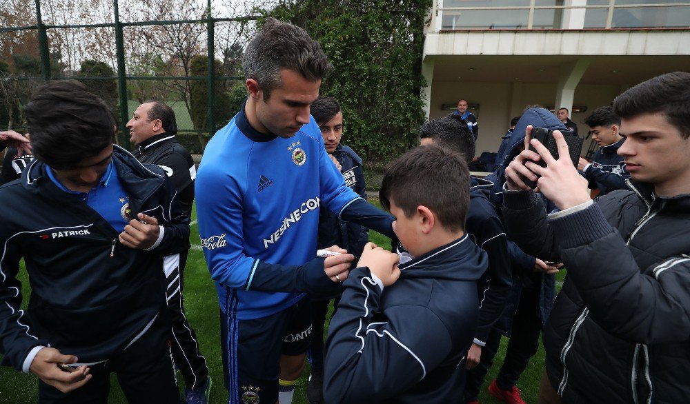 Fenerbahçe Hazırlıklarını Sürdürüyor