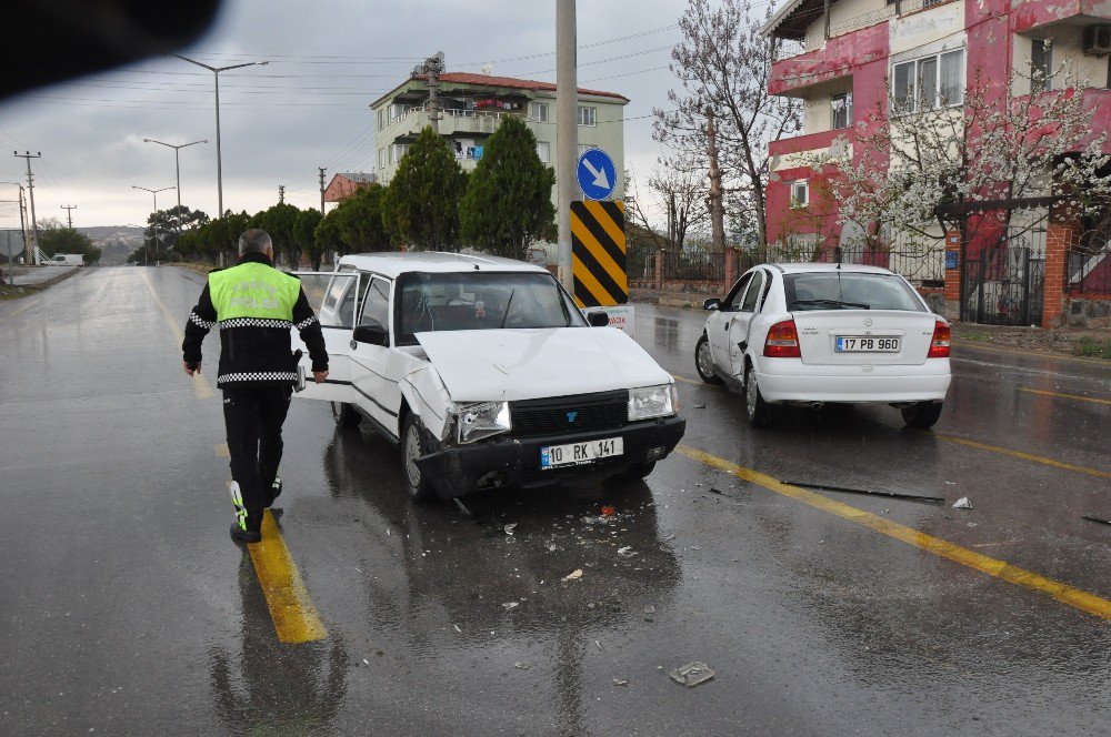 Çanakkale’de Trafik Kazası: 3 Yaralı