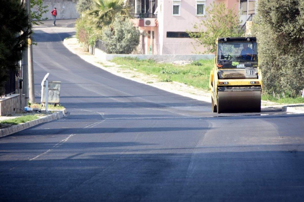 Aliağa’da Asfalt Kaplama Çalışmaları Hızla Sürüyor