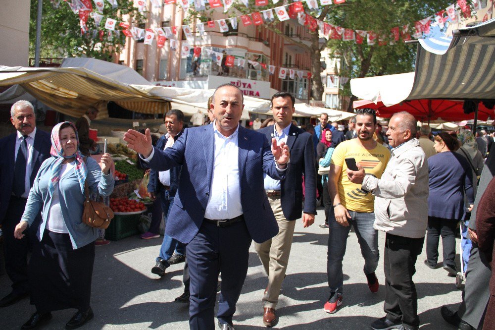 Bakan Çavuşoğlu’na Çileklerden ’Evet’ Mesajı