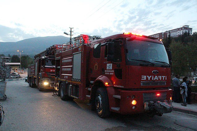 Satırla Babasını Yaralayıp, Evlerini Ateşe Verdi