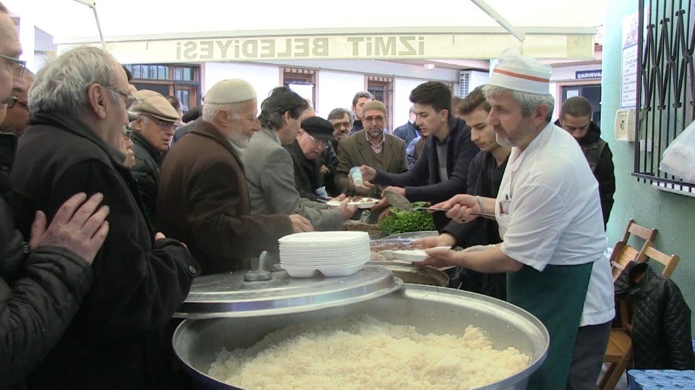 İzmit Belediyesi’nden Camilere Tadilat Desteği