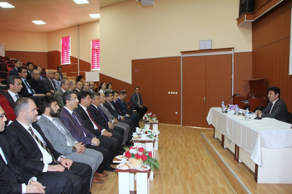 Rektör Karacoşkun Akademik Ve İdari Birim Yöneticileriyle Toplantı Yaptı