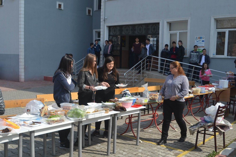 Lüleburgaz’da Okul Yararına Kermes