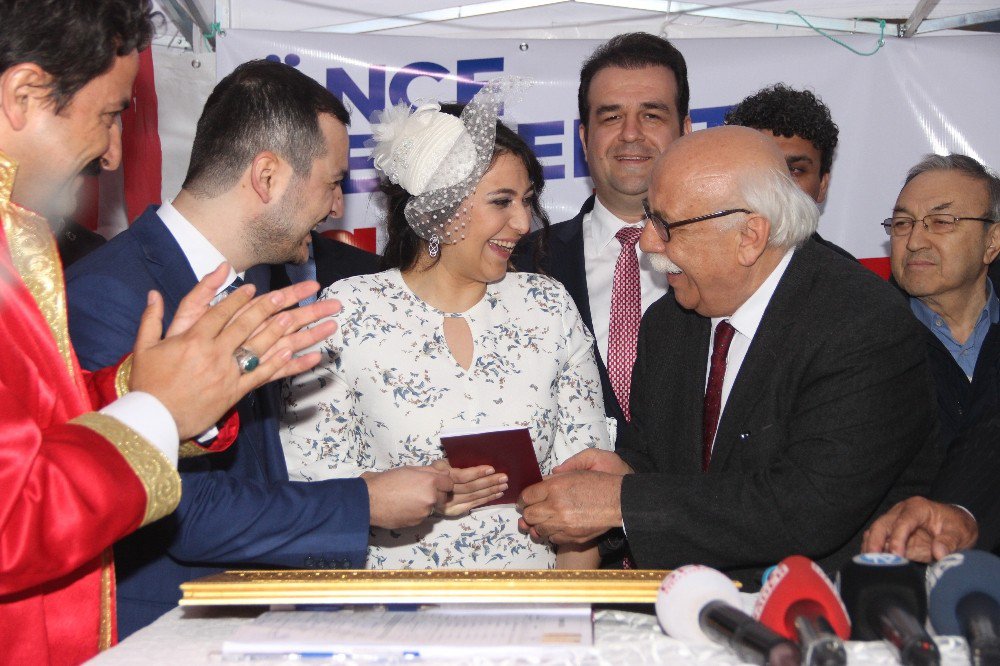 Evet Çadırında Nikah Kıydılar