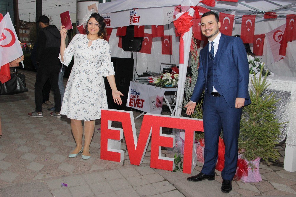 Evet Çadırında Nikah Kıydılar