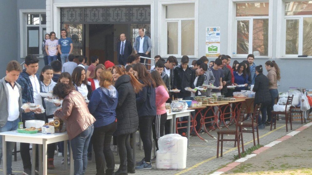 Lüleburgaz’da Okul Yararına Kermes