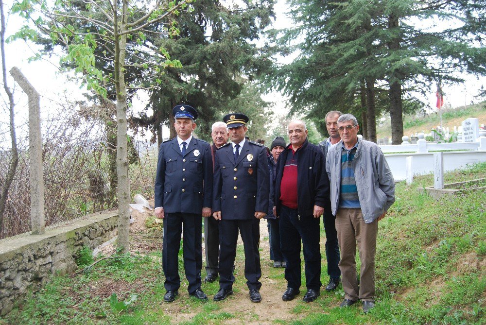 Şehit Polis İsmet Yiğit Mezarı Başında Anıldı