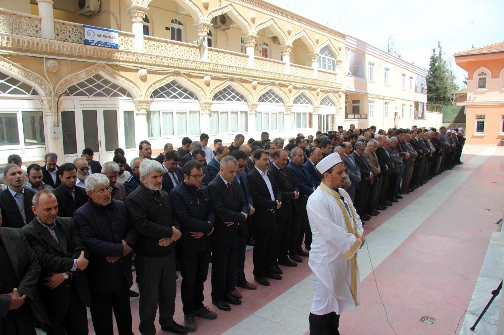 İdlib’deki Kimyasal Saldırıda Ölenler İçin Gıyabi Cenaze Namazı Kılındı