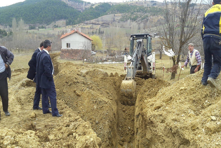 Yakuplar Mahallesinde Yeni Kanalizasyon Çalışması