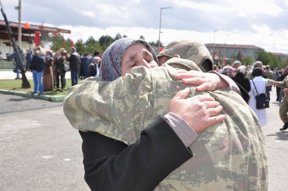 Sivas’ta Acemi Erlerin Duygusal Yemin Töreni