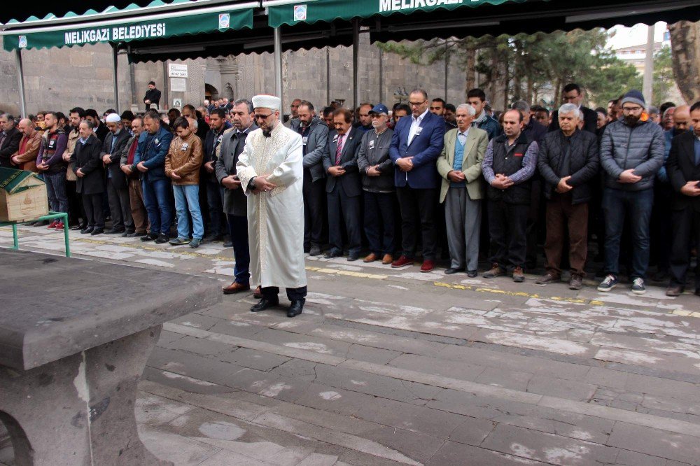 Suriye’de Hayatını Kaybedenler İçin Gıyabi Cenaze Namazı Kılındı