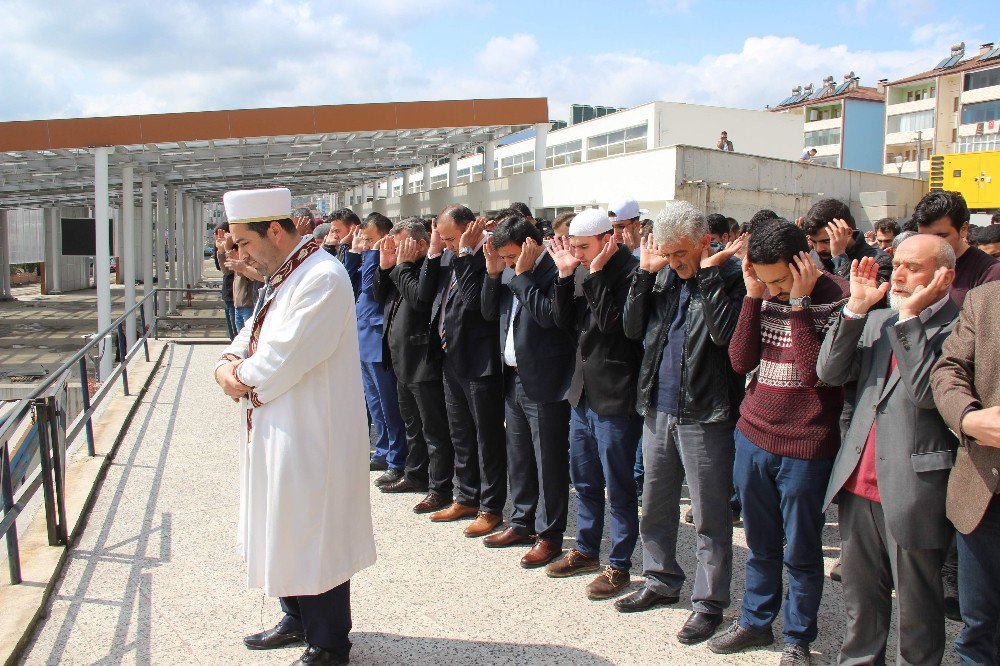 Suriye’de Hayatını Kaybedenler İçin Gıyabi Cenaze Namazı Kılındı