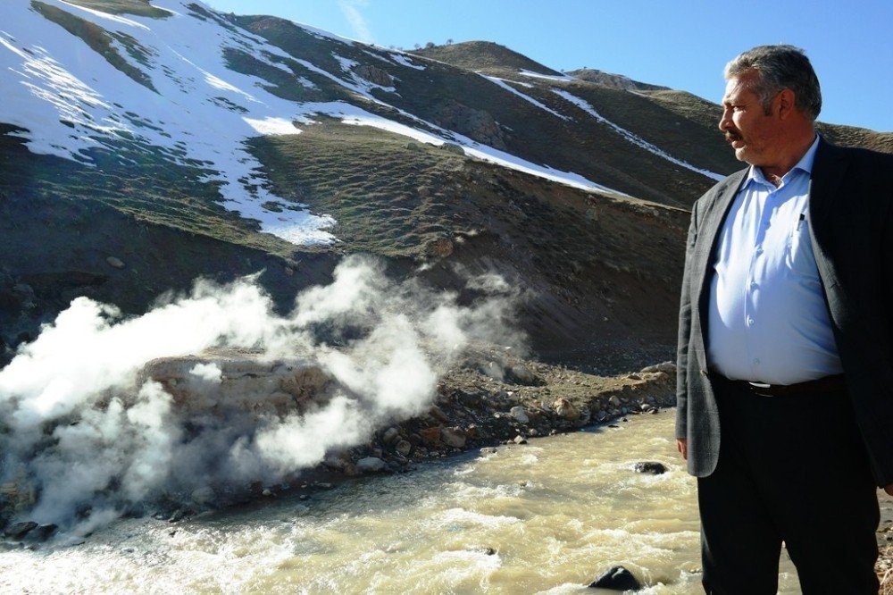 Erciş’te Kullanılmayan Jeotermal Kuyusunda Patlama