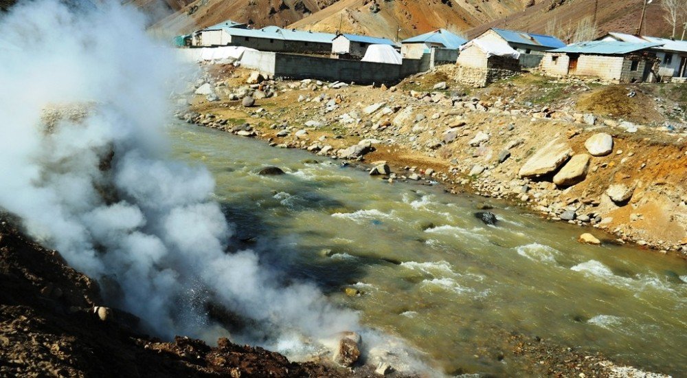 Erciş’te Kullanılmayan Jeotermal Kuyusunda Patlama