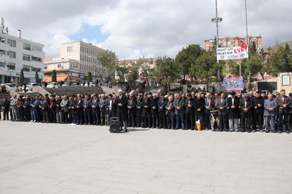 İdlib’te Ölenler İçin Gıyabi Cenaze Namazı Kılındı