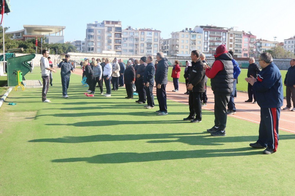 Akhisarlılar Doğru Ellerden Egzersiz Hareketlerini Öğrendi