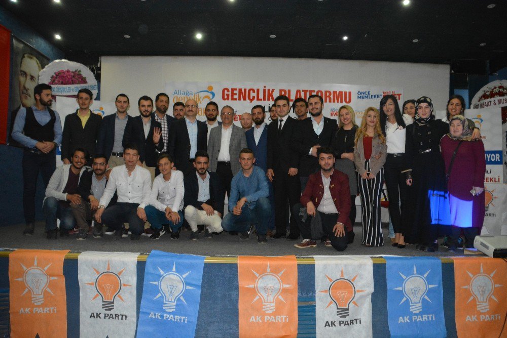 Ak Partili Sürekli Gençlere Referandumu Anlattı