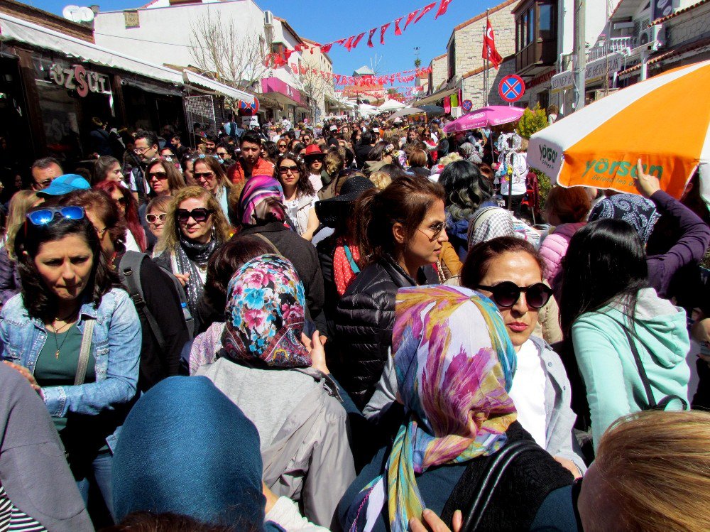 Çeşme Ekonomisine Ot Festivali Dopingi