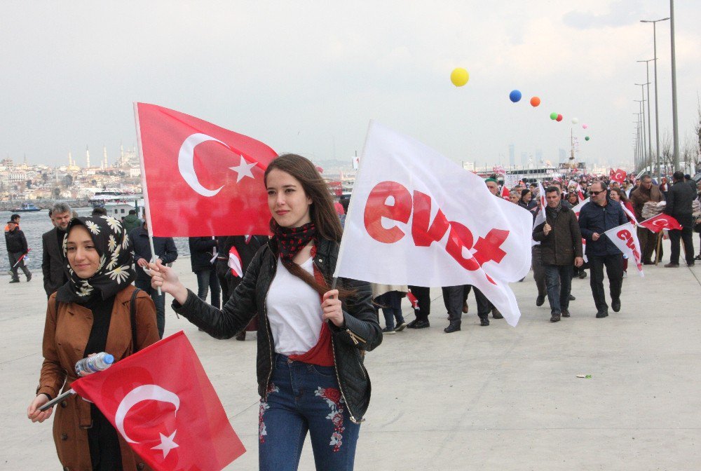 Vatandaşlar Yenikapı’ya Akın Ediyor